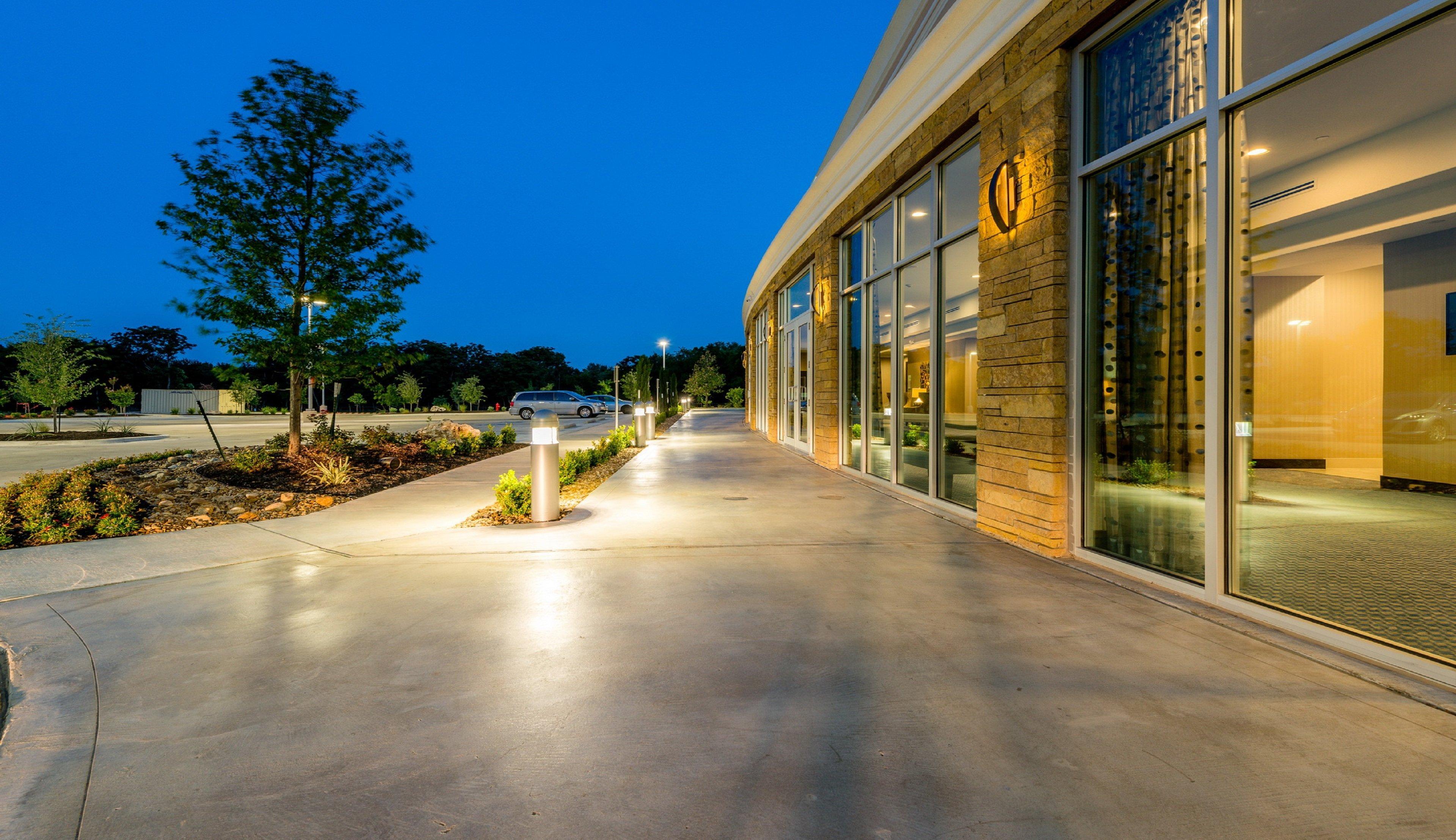 Holiday Inn Austin Airport, An Ihg Hotel Exterior photo