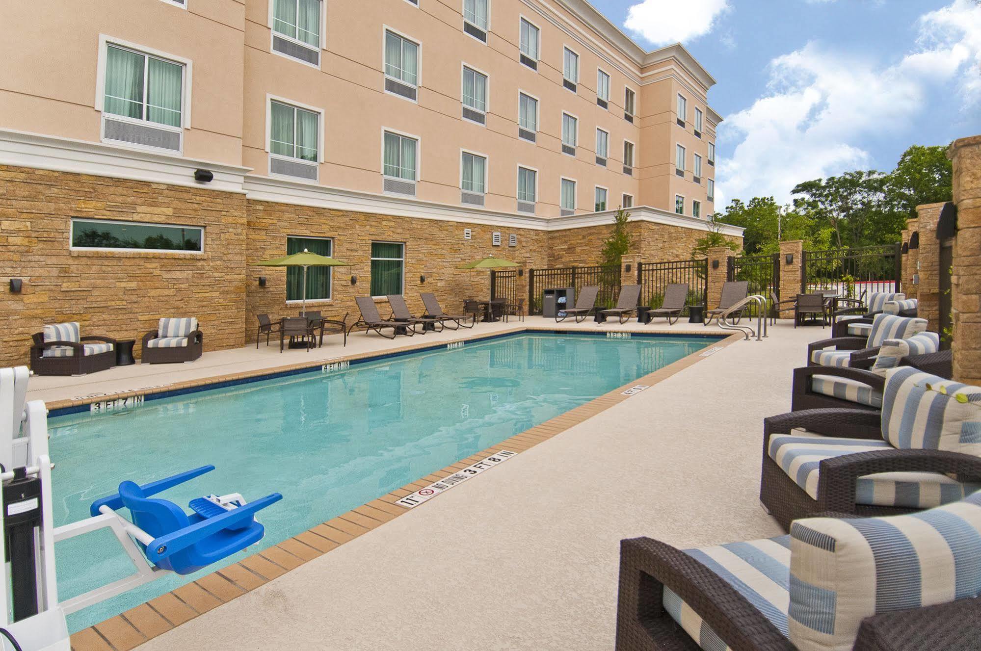 Holiday Inn Austin Airport, An Ihg Hotel Exterior photo