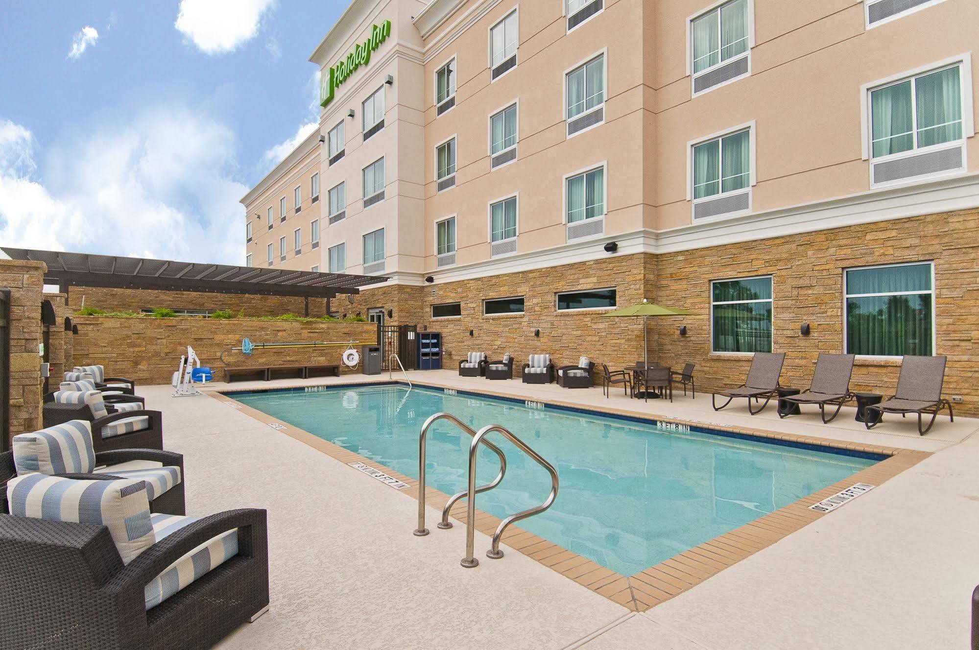 Holiday Inn Austin Airport, An Ihg Hotel Exterior photo